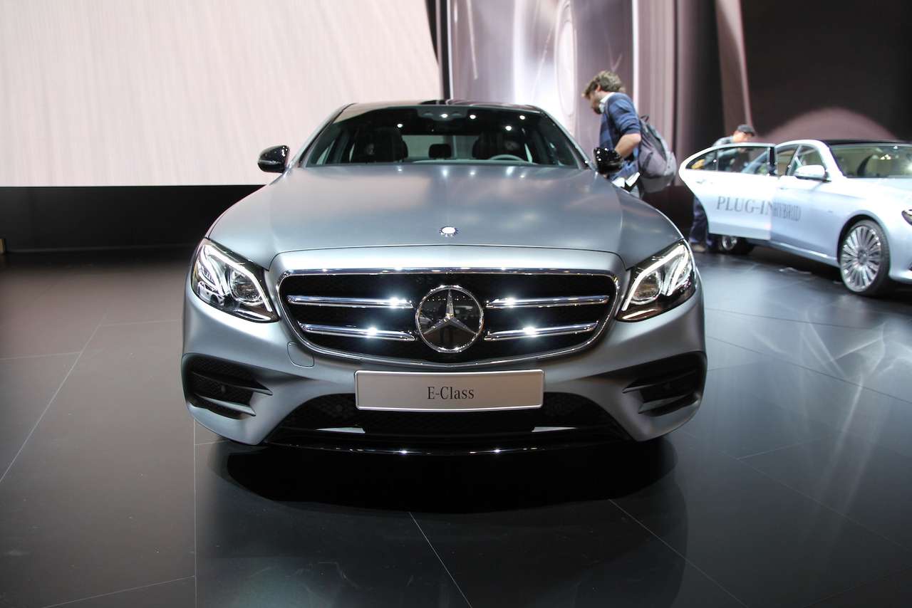 Mercedes-Benz E-класса променял индивидуальность на технологии