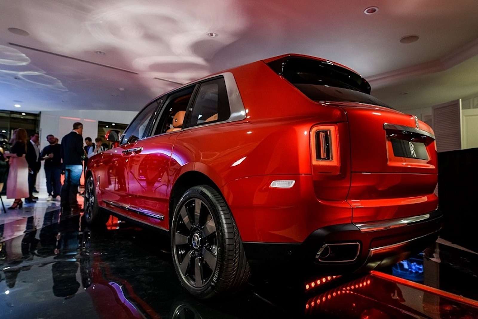 Rolls royce cullinan. Rolls Royce Cullinan 2018. Новый Rolls Royce Cullinan. Rolls Royce Cullinan 2017. Rolls Royce Cullinan багажник.