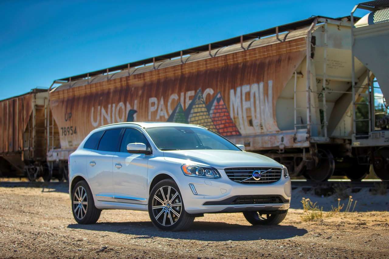 Полноприводный кроссовер Volvo XC60 стал доступнее