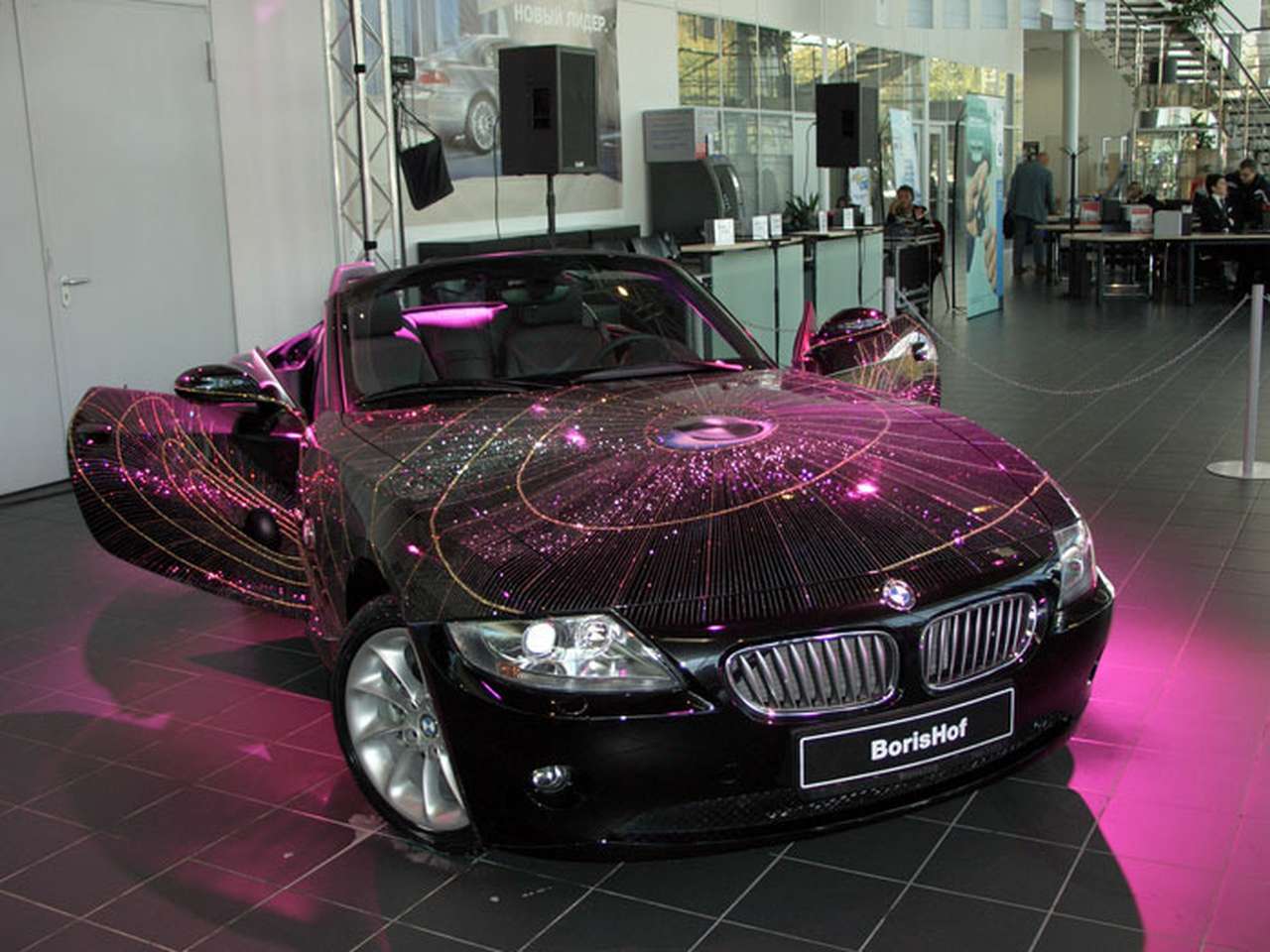 БорисХоф представил BMW Z4 в костюме «от кутюр»