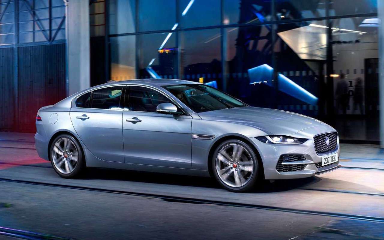 Jaguar представил обновленный XE