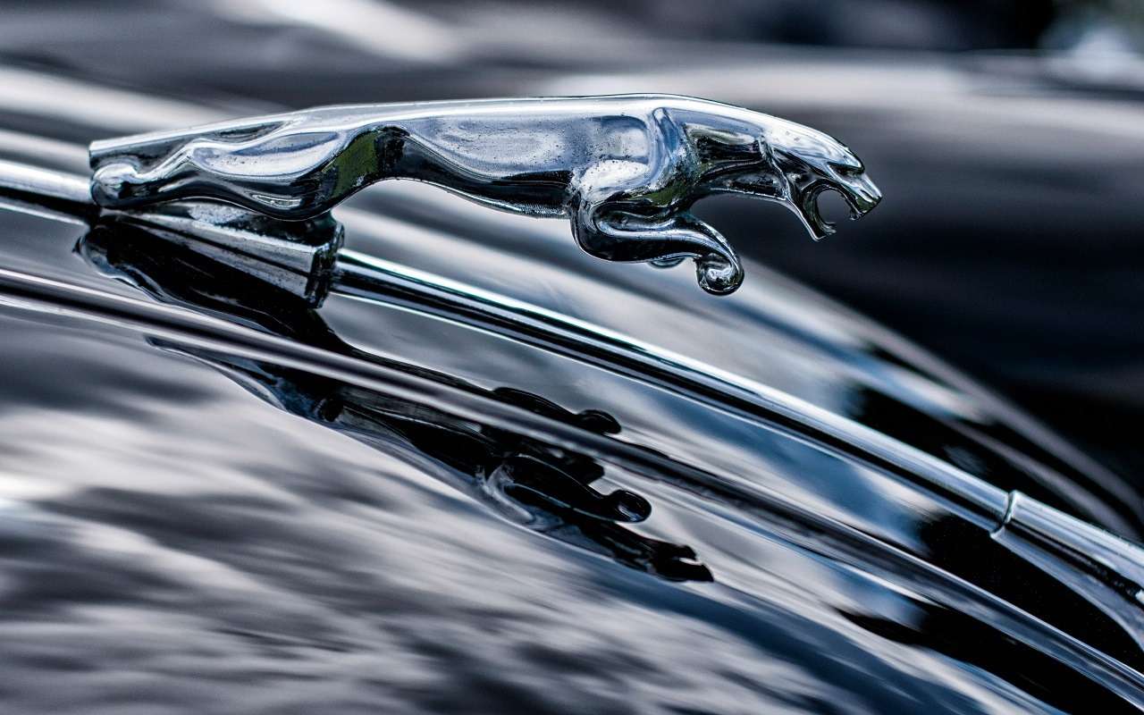 Горящий электромобиль потушили новым способом