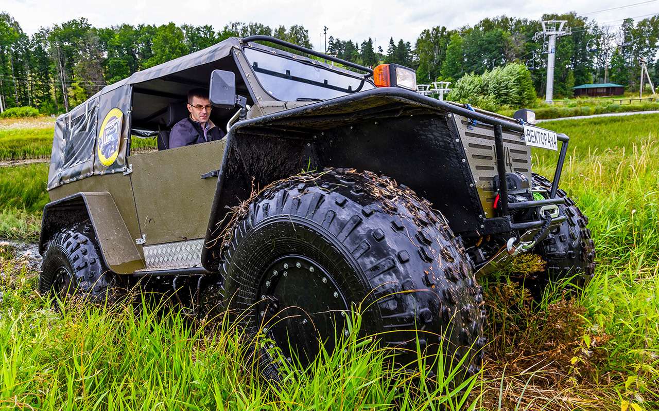 На этом Векторе стоят шины Авторос Max-Trim размерностью 1300×700-21. Цена каждого «баллона» – 25 400 рублей. Электрическая лебедка ComeUp 6S с усилием 2,7 тонны обойдется в 67 000 рублей.