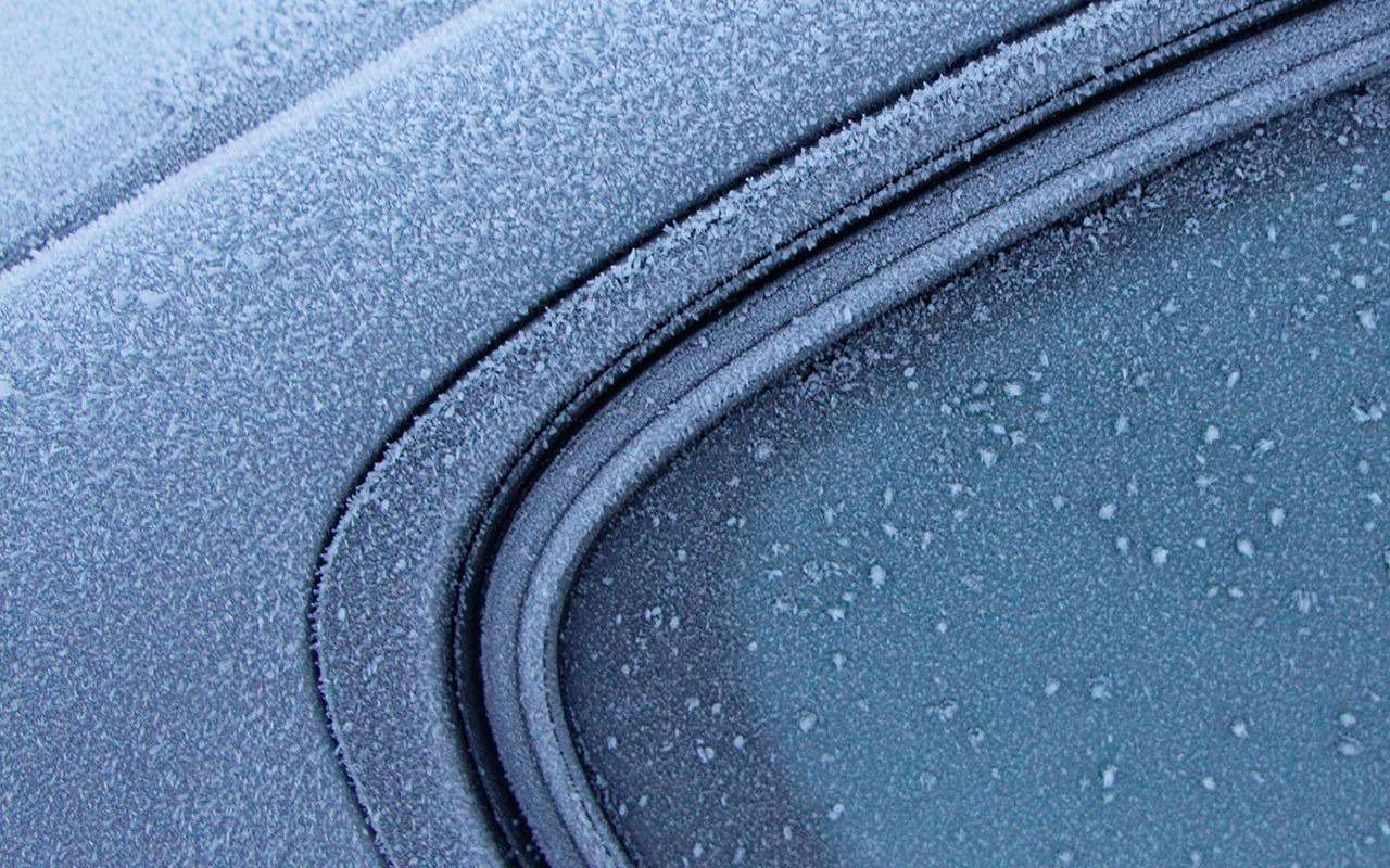 Двери клинит на морозе – что делать? Эксперт объяснил