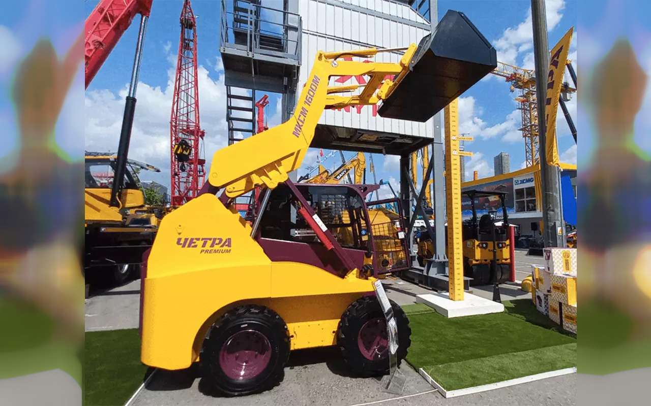 Мал да удал: представлен отечественный мини-погрузчик