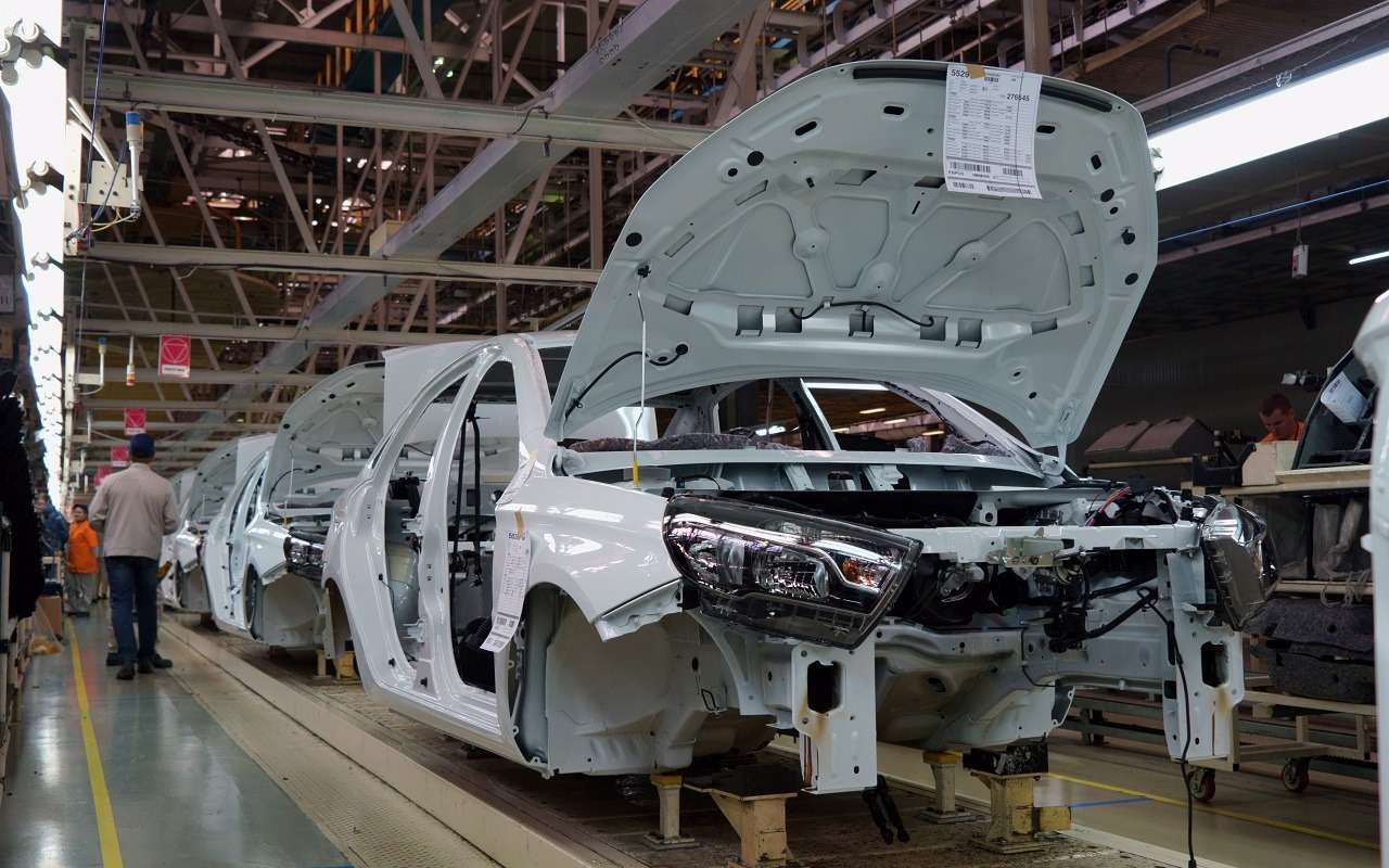 Lada Vesta выпускается на Lada Ижевск с осени 2015 года. Внешность модели за это время не обновлялась