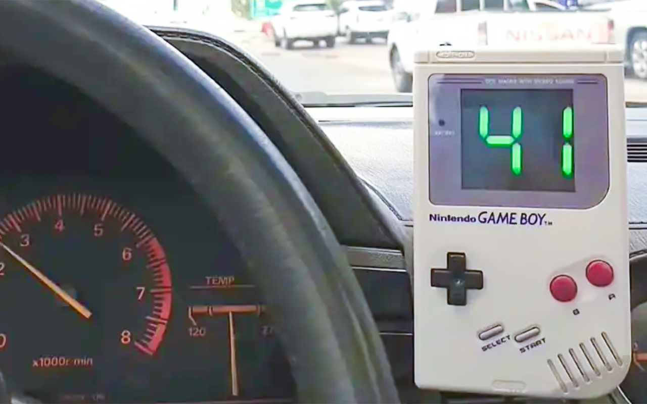 Спидометр из Game Boy