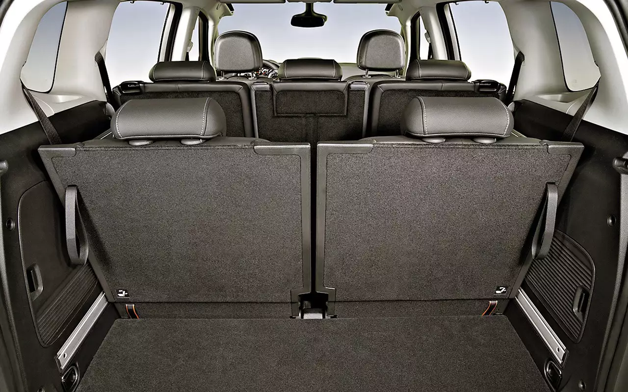 Салон Zafira с опциональным третьим рядом