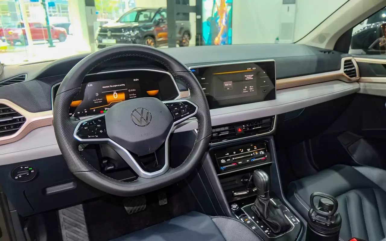 Интерьер Volkswagen Tharu XR