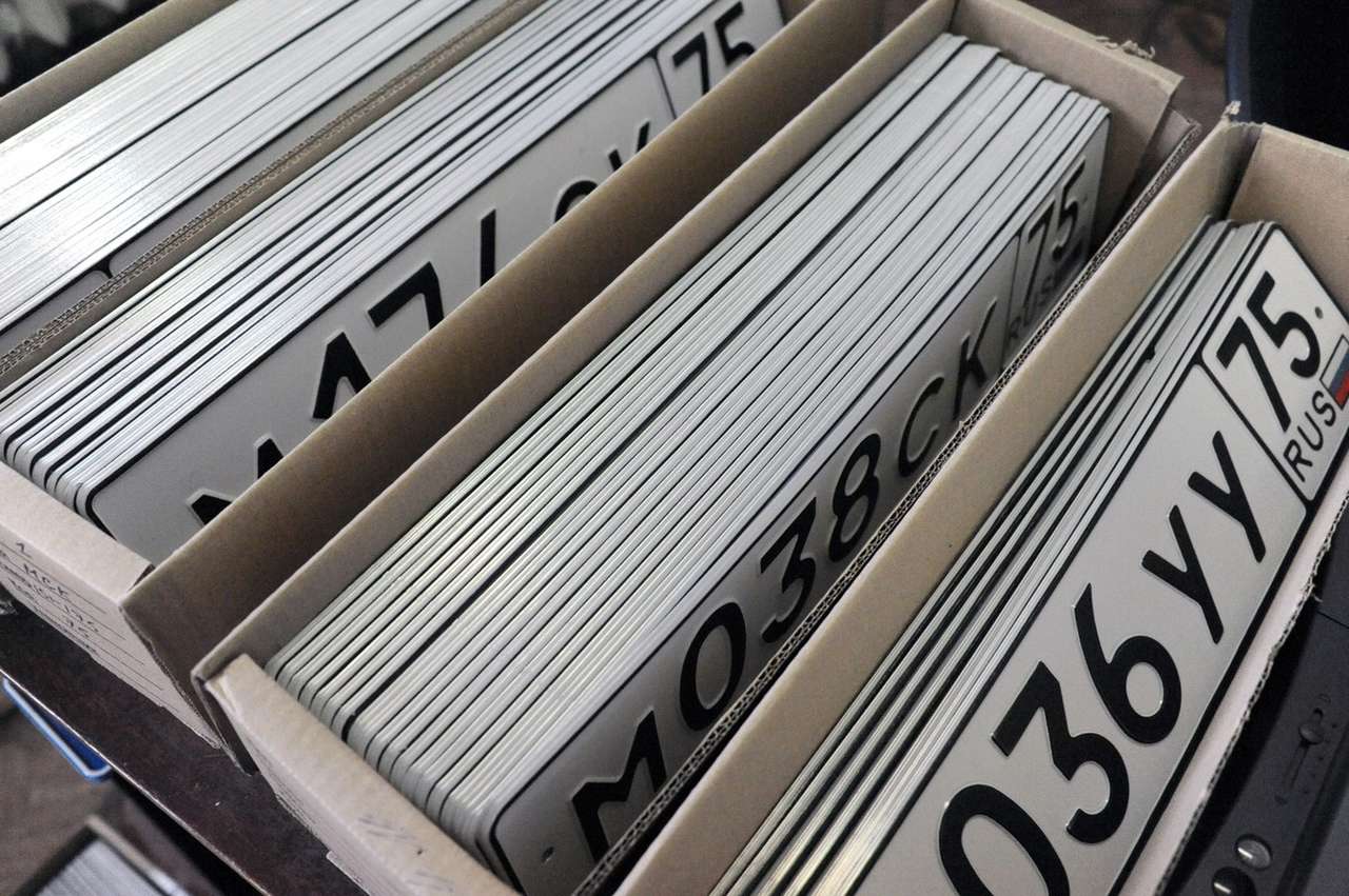У новых номерных знаков могут возникнуть проблемы с качеством