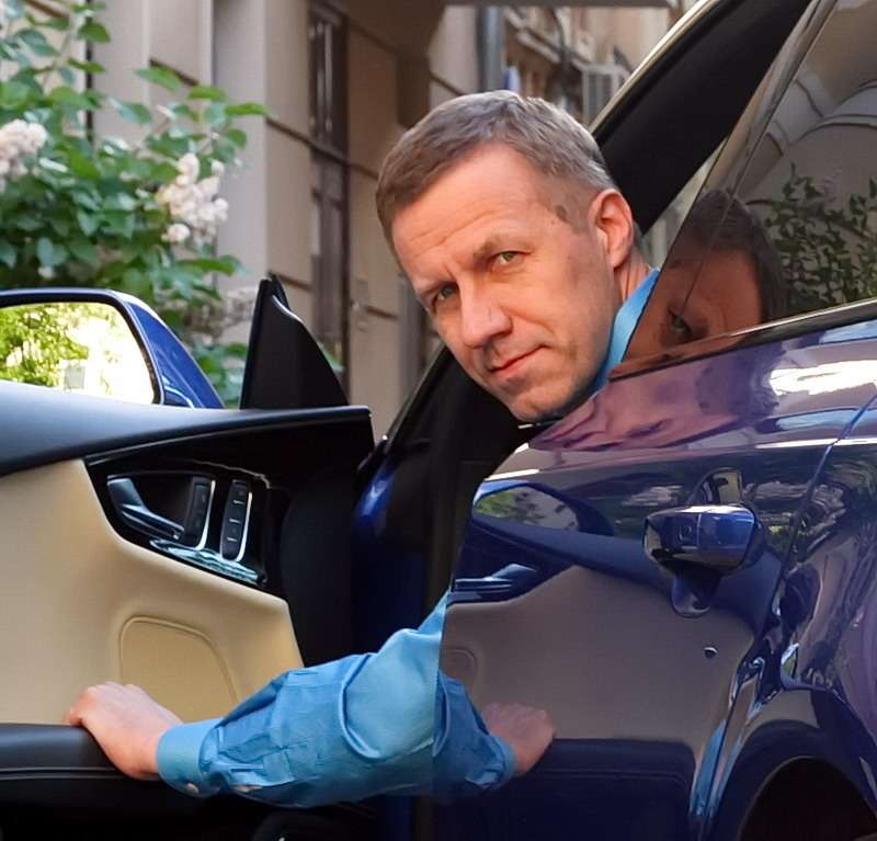 Почему сменился главный редактор за рулем