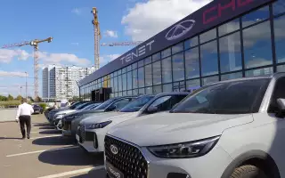 В России продажи автомобилей за неделю упали почти на четверть