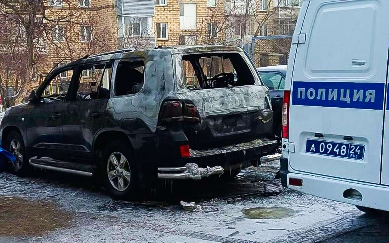 Мужчина из ревности поджег автомобиль соперника