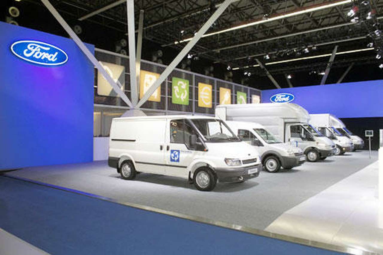 Ford отметился в Голландии "кожаным" фургоном