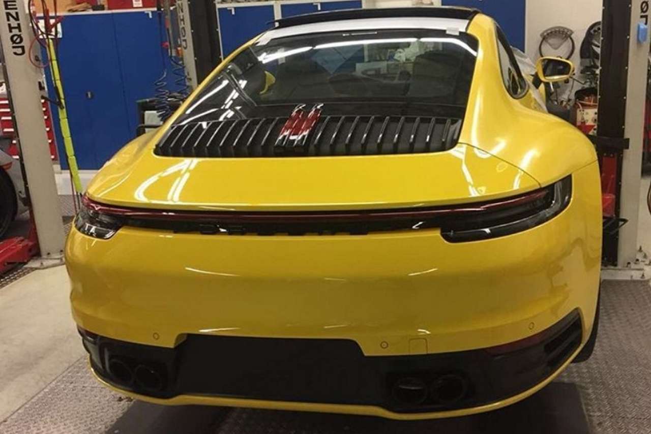 Новый Porsche 911 случайно рассекретили в соцсети