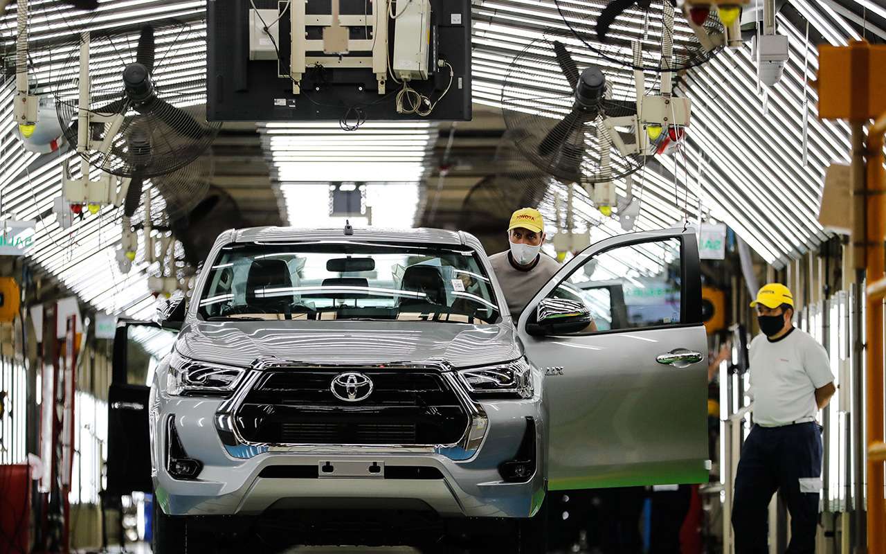 К весне 2024 года Toyota намерена сократить отставание по выпуску новых авто