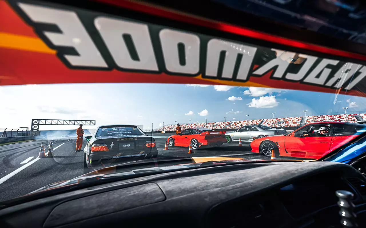 Скользящий боком раллийный КАМАЗ и другие крутые зрелища – все это на Drift Expo