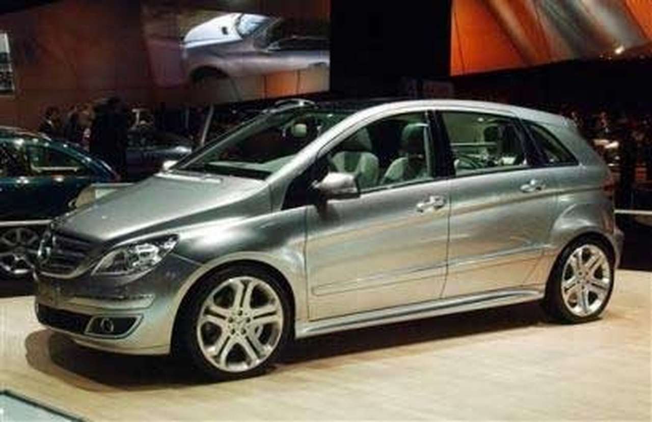 Запуск Mercedes B-Klasse в США откладывается