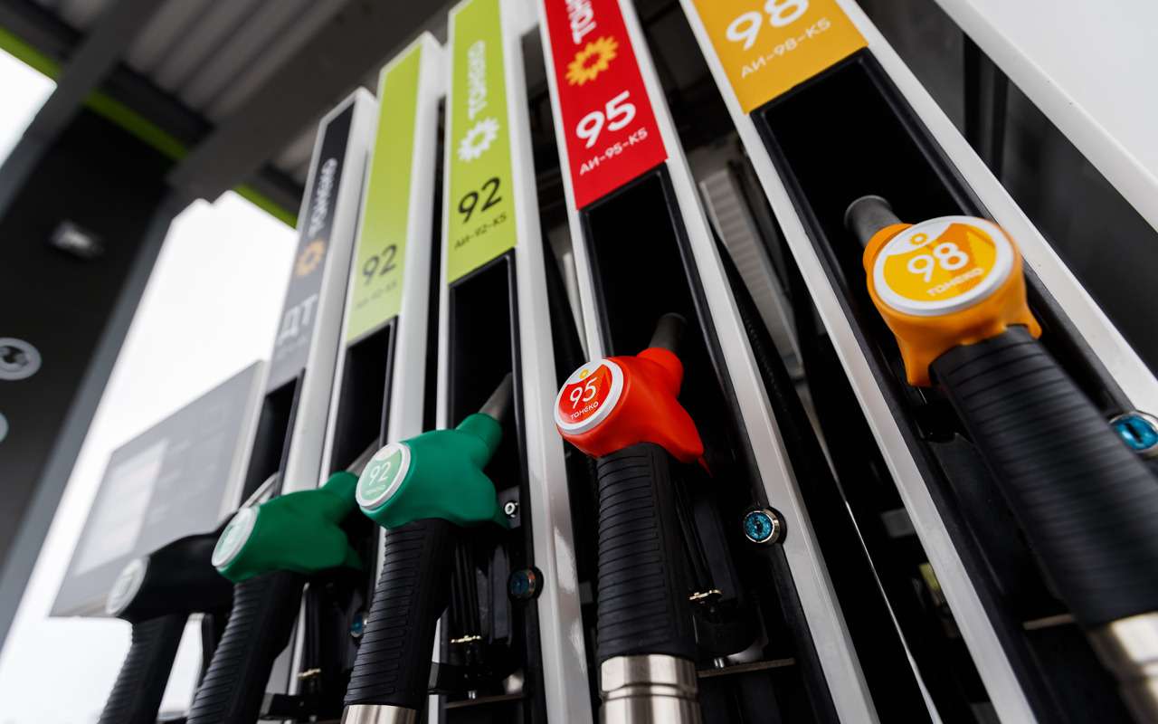 Названа необычная причина подорожания топлива в России