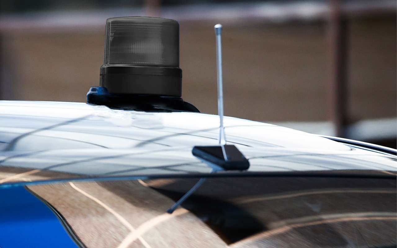 черная мигалка. мерседес мл с мигалками у149хо. черная мигалка. антенна мигалка. черные мигалки на авто.