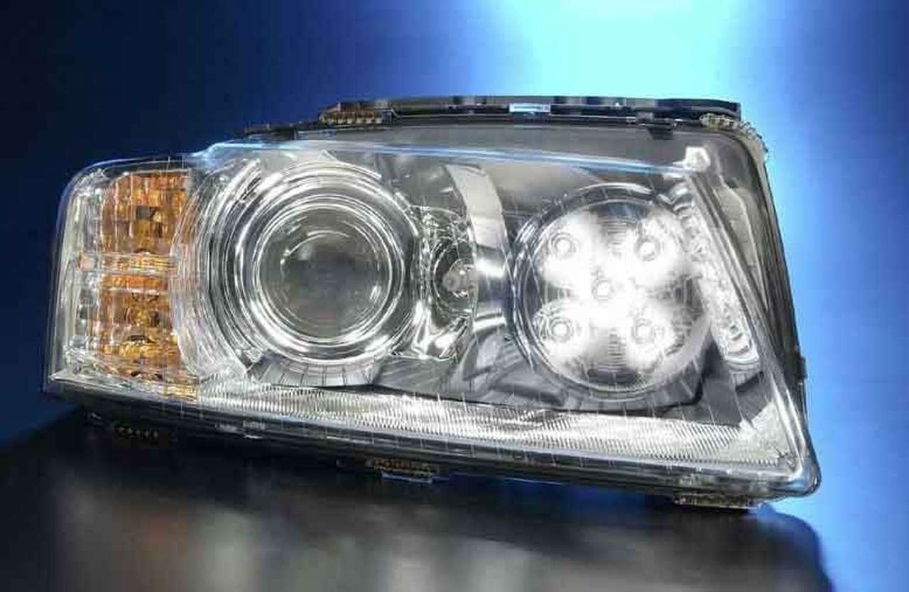 VW Golf получит фары Hella на светодиодах