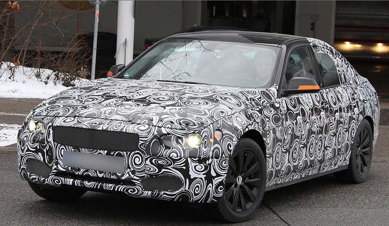 Новую BMW 3 засняли в камуфляже