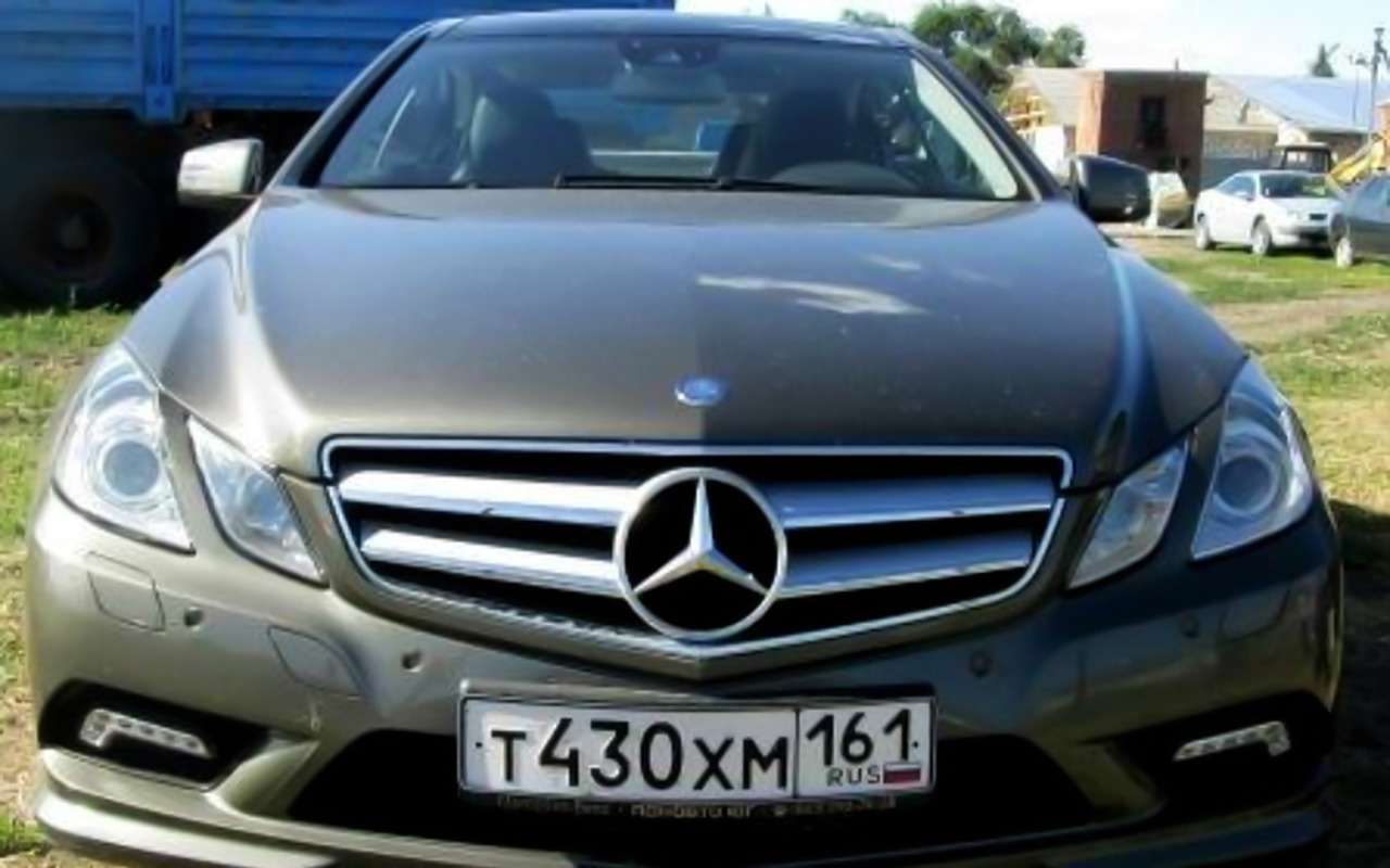 Мерседес полковника Захарченко ушел с молотка почти за миллион рублей