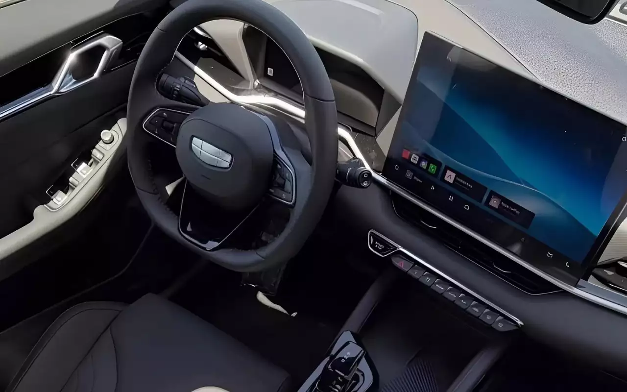 Интерьер Geely Coolray