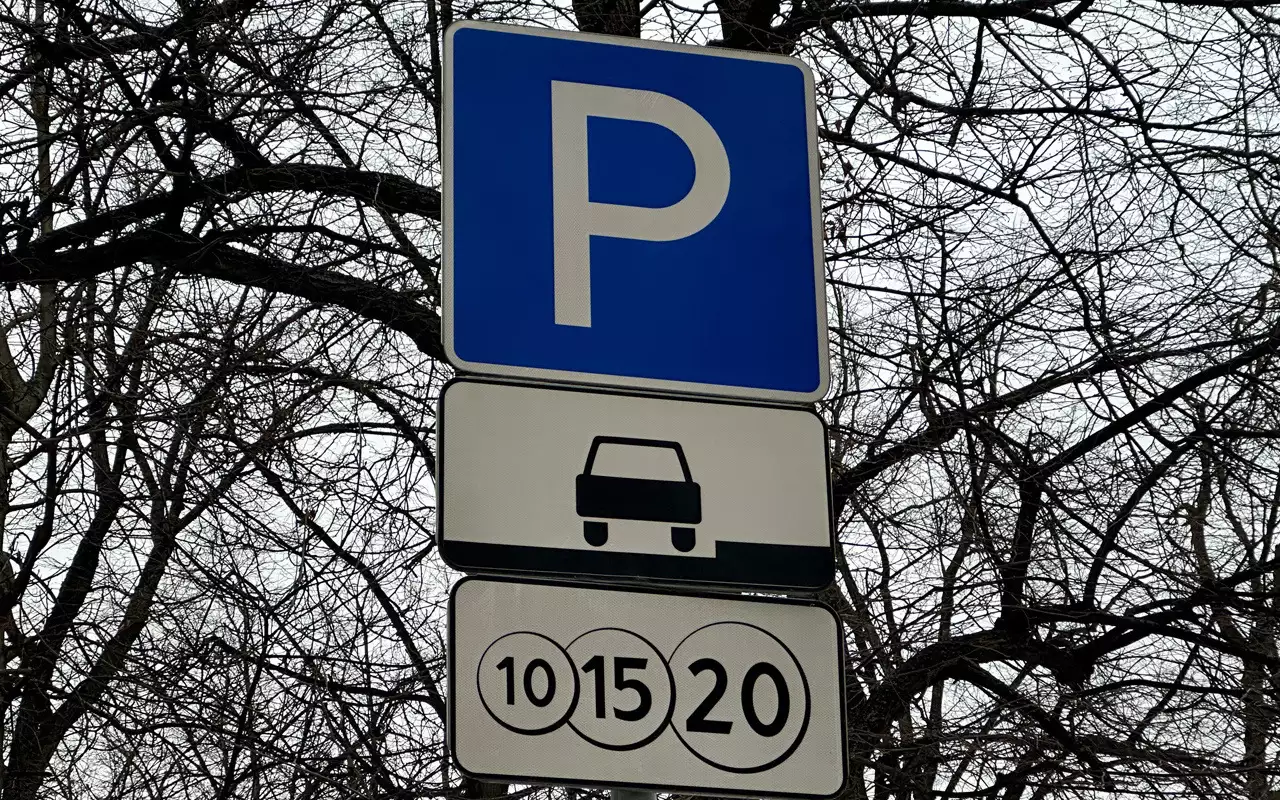 Водители Питера оценили сервис «Парковки России»