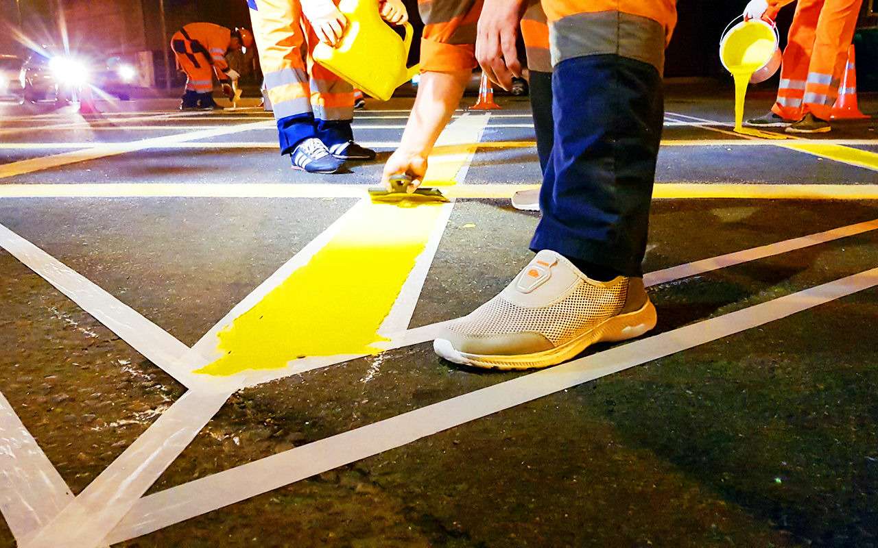 Белая, желтая, а теперь и синяя: какая разметка главнее?