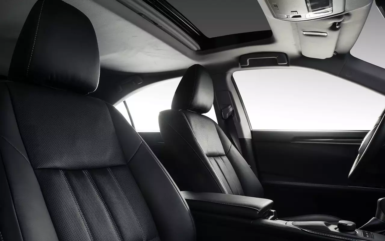 Интерьер Lexus ES