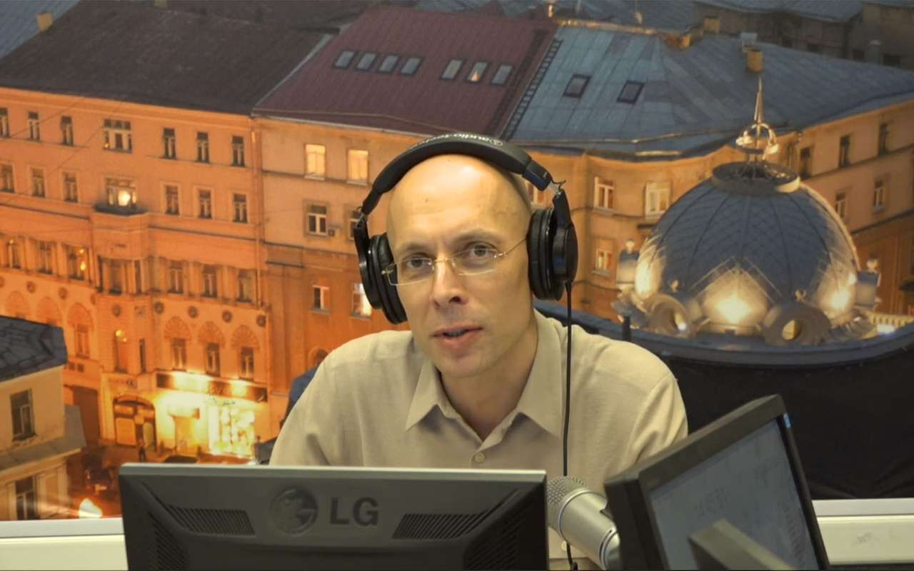 Неизвестные изуродовали автомобиль радиоведущего Сергея Асланяна