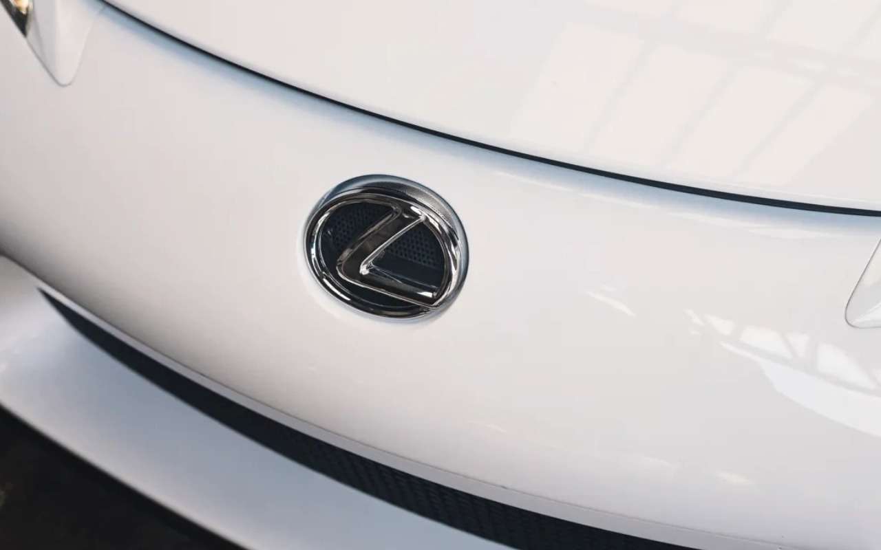 Совершенно новый Lexus RX 2027 года замечен во время испытаний: подробности