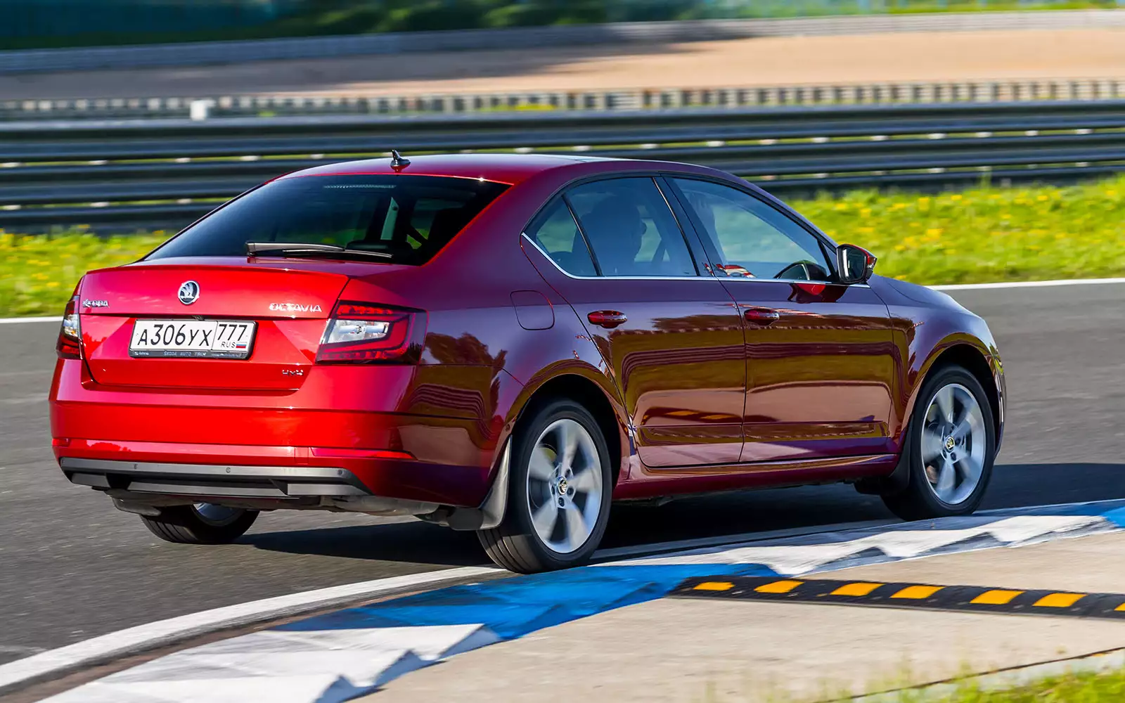 сравнение Церато и Октавия - KIA Cerato (3G), 1,6 л, 2017 года наблюдение DRIVE2
