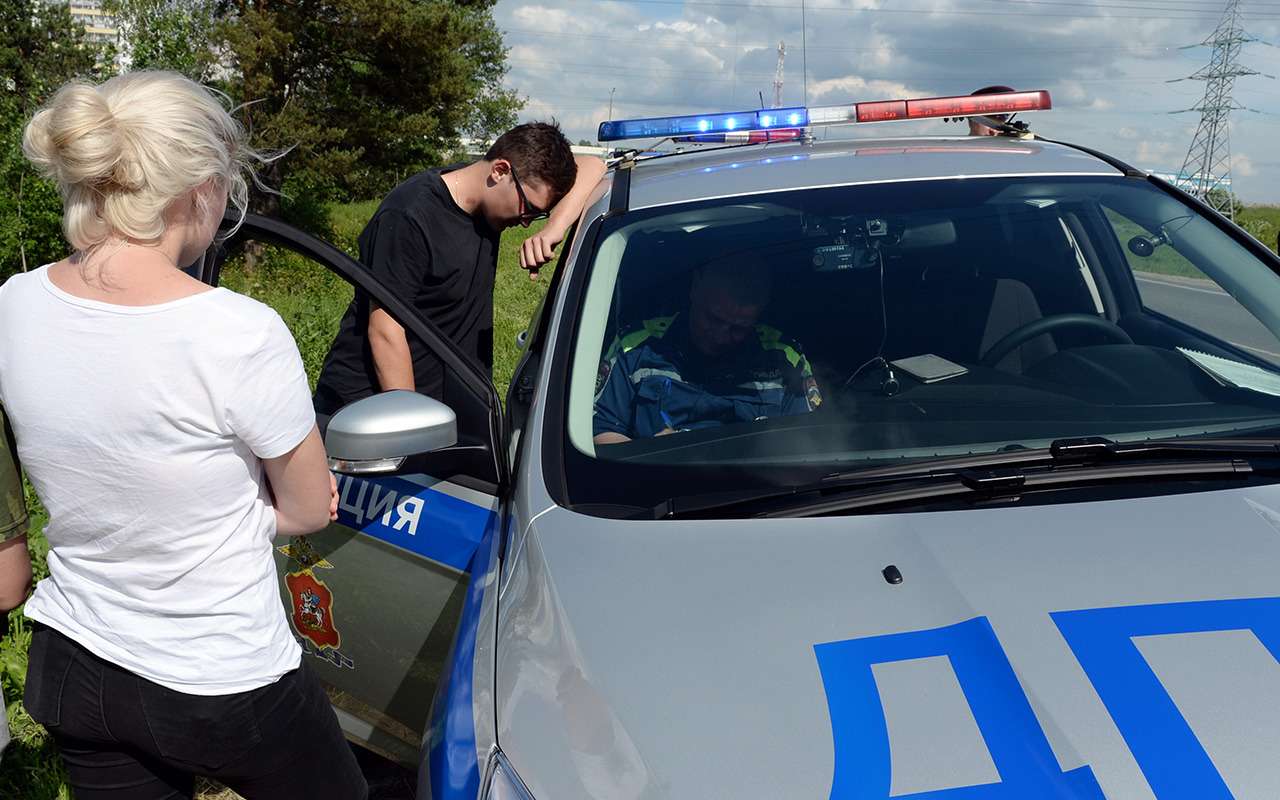 Водителей предложили не штрафовать за забытые права