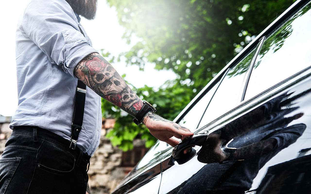 Татуированным людям приходится проходить специальный тест для получения прав