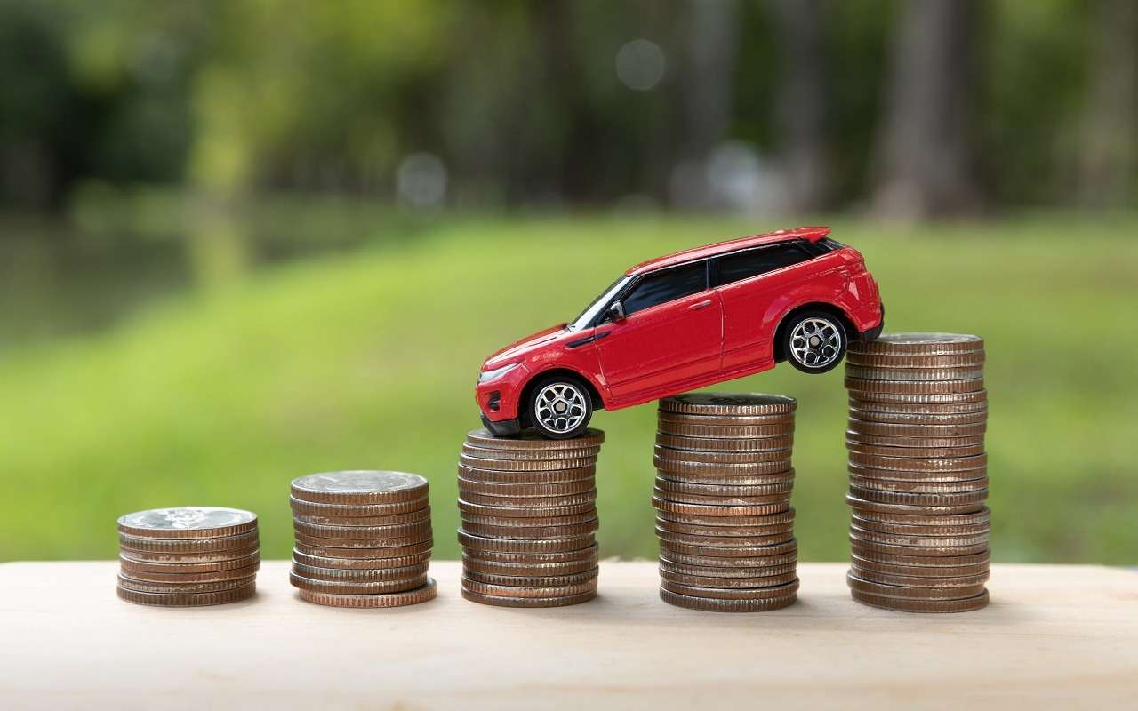 Продажи новых авто обвалились в России: цифры удивят