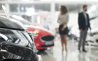 Продажи новых машин в России снова растут: свежая статистика