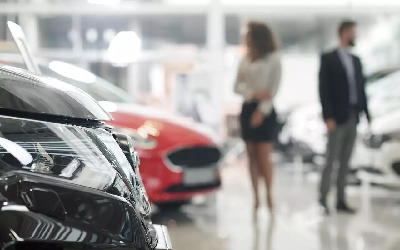 Продажи новых машин в России снова растут: свежая статистика
