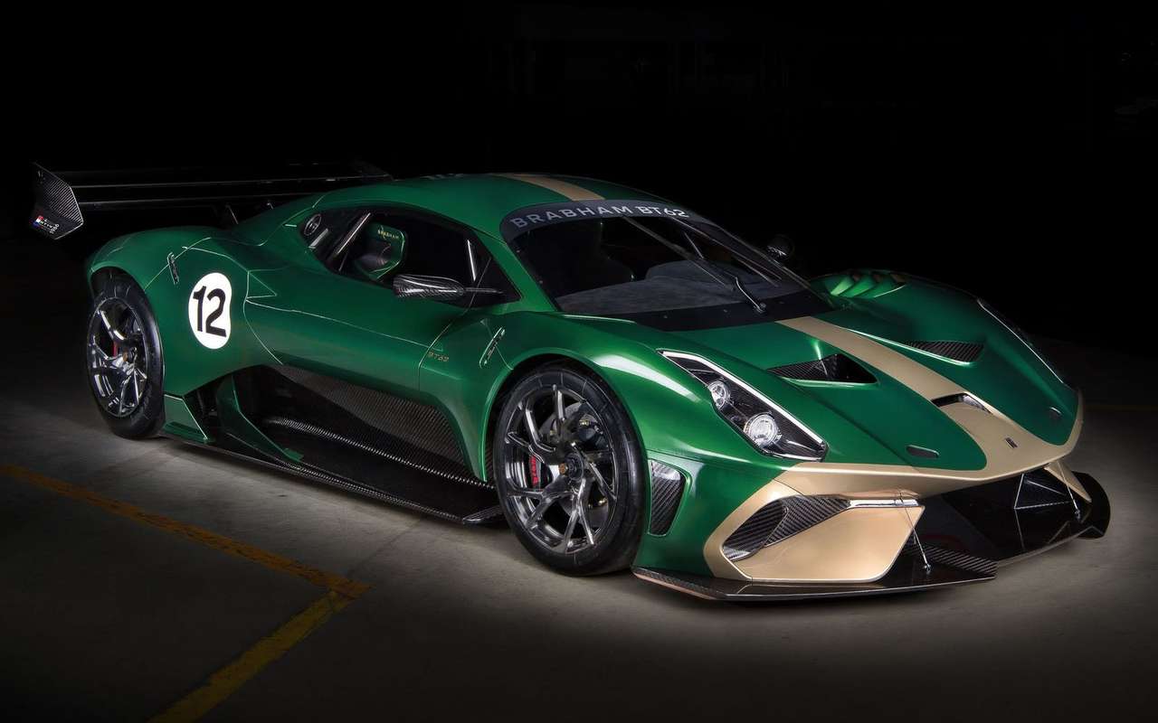 У среднемоторной машины атмосферный двигатель V8 объемом 5,4 литра, который выдает 710 л.с. и 667 Нм крутящего момента на задние колеса