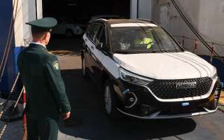 У россиян начались проблемы при растаможке машин: авто «зависли» в портах