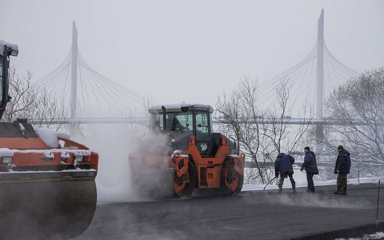 Стало известно, почему асфальт можно укладывать и в снег, и в дождь