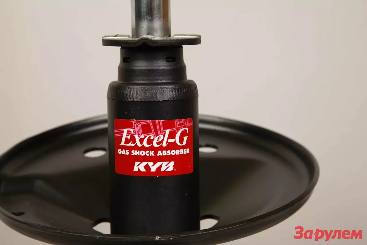 Оригинал выглядит так. Этикетка приклеена на гладкую поверхность, не закрывая собой никаких надписей