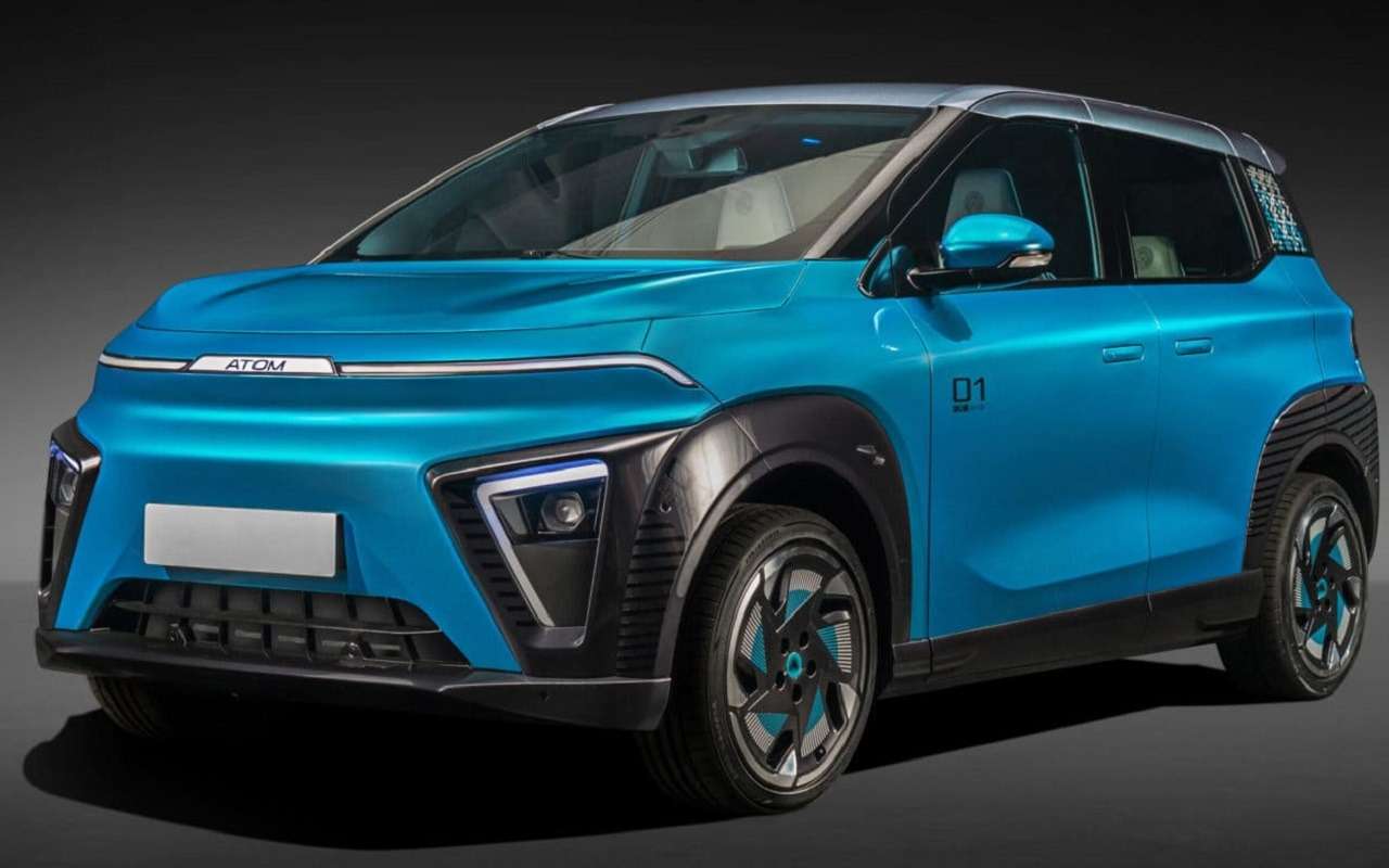 Вышли на российские дороги: первые электромобили Атом получили госномера