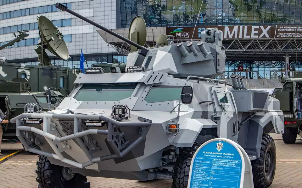 Белорусский комбинированный модуль Адунок БМ-30 установлен на разведывательной машине Кайман.