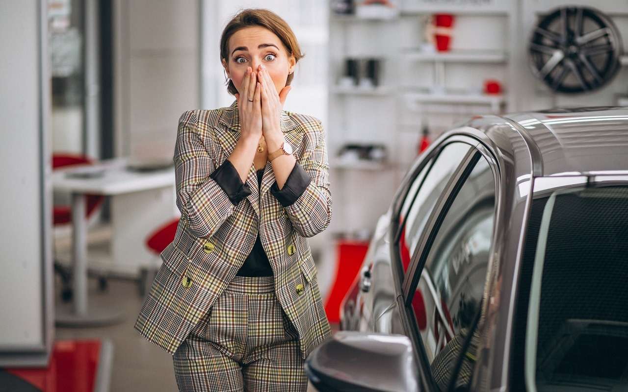 Дилеры в тревоге: на складах скопилось свыше 200 тысяч авто