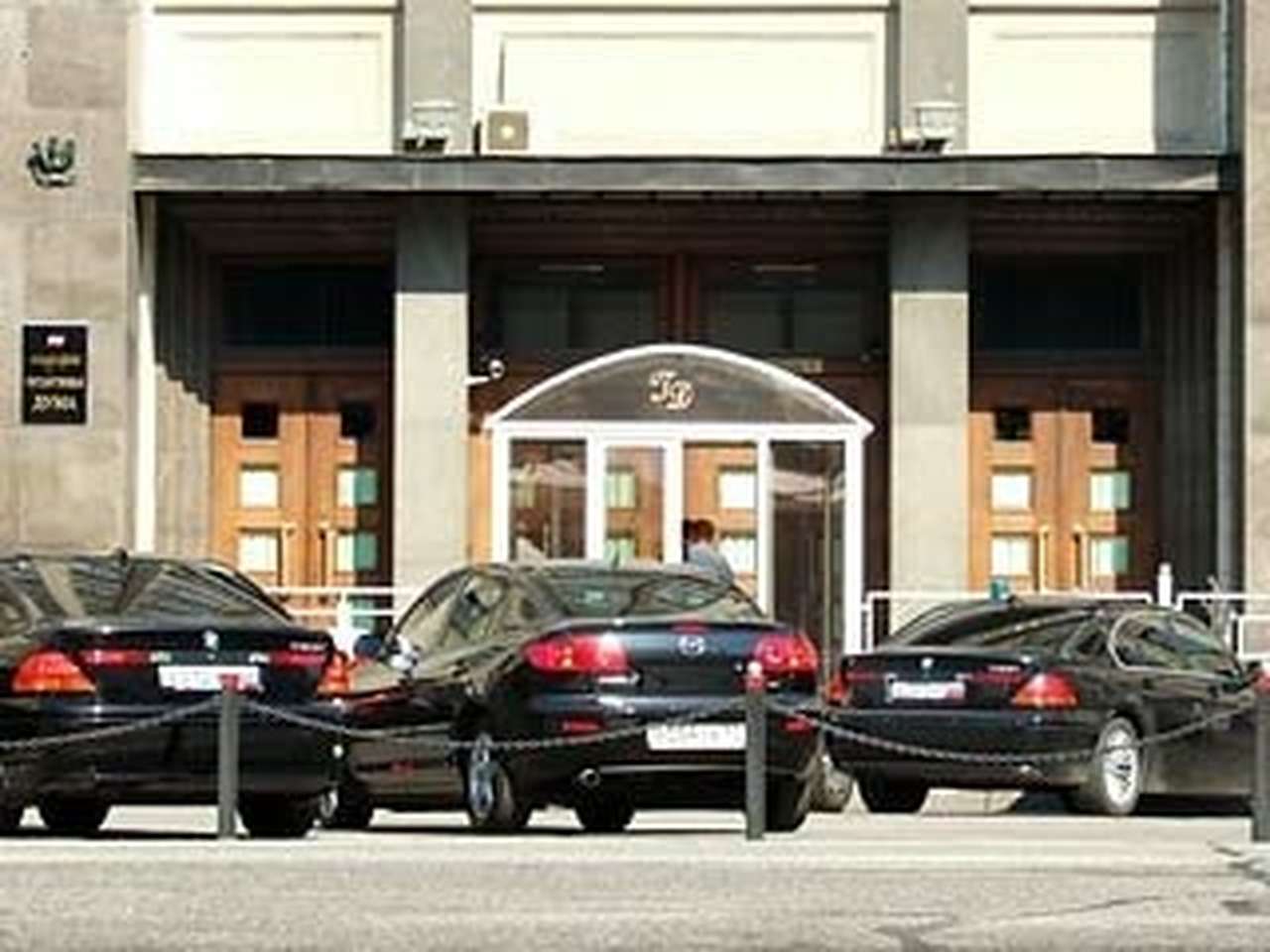 Минфин против замены чиновничьего транспорта компенсацией