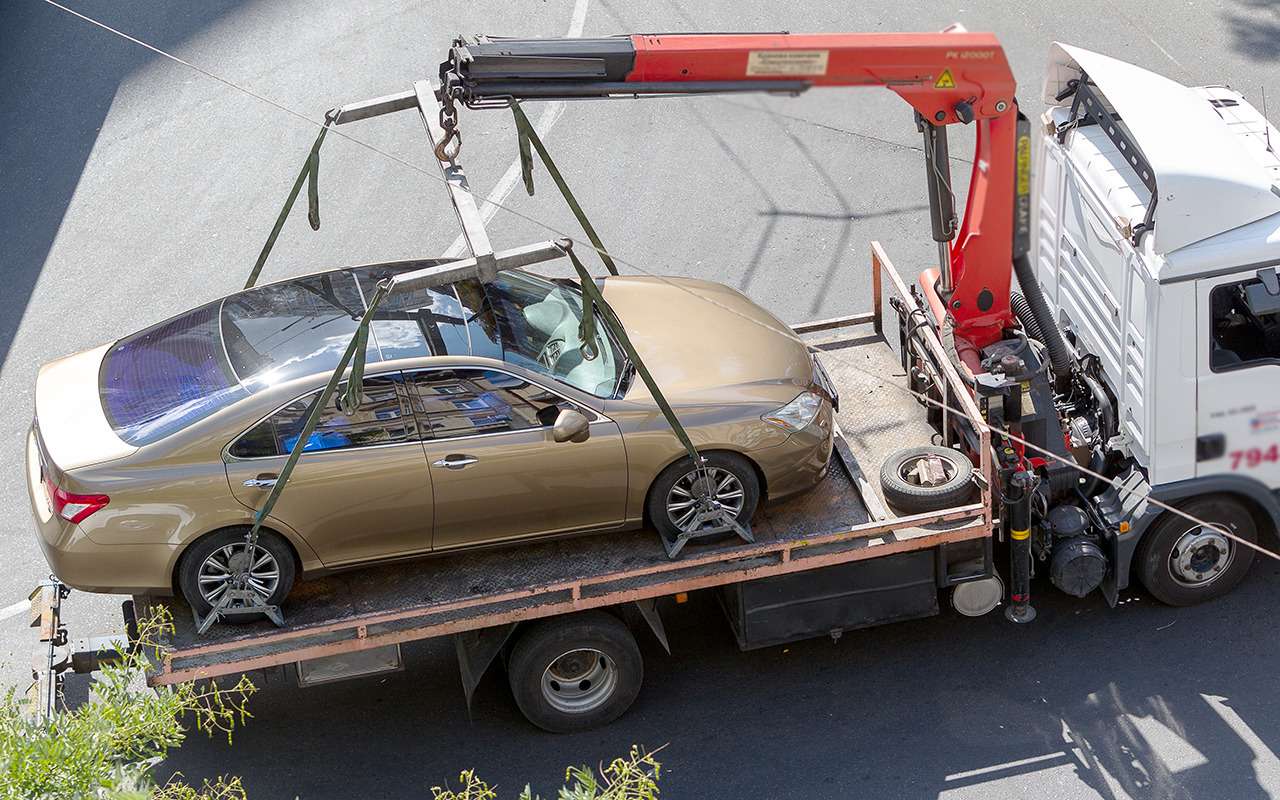 Угонщик вызвал эвакуатор, чтобы похитить автомобиль