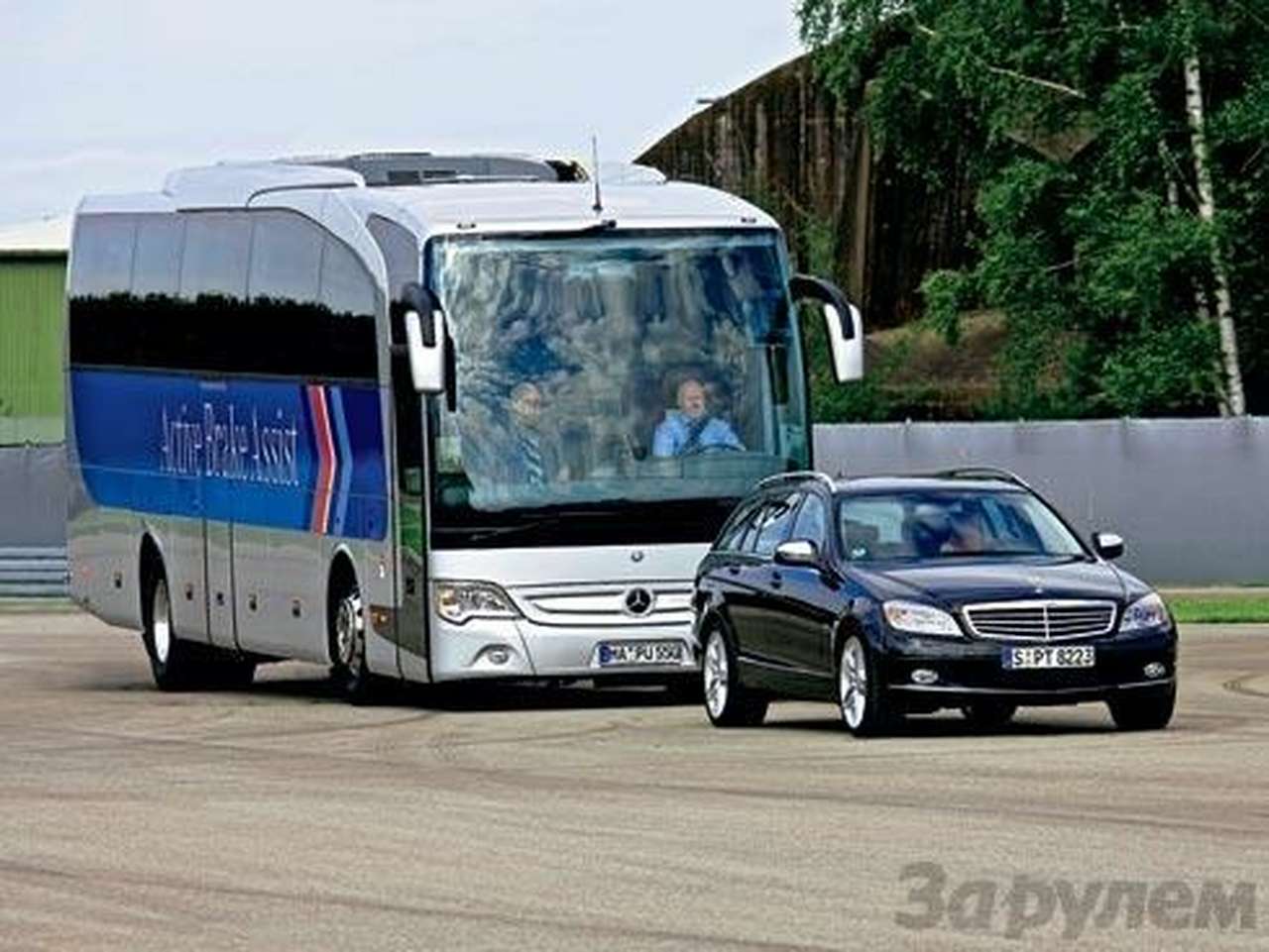 Автобус Mercedes-Benz Travego: автобус решил – тормозить!