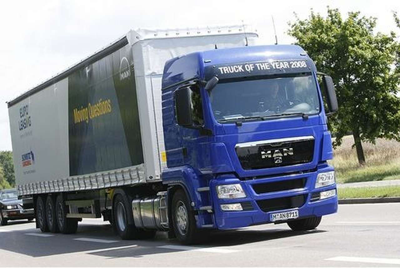 Скорость грузовиков в ЕС ограничат 80 км/ч